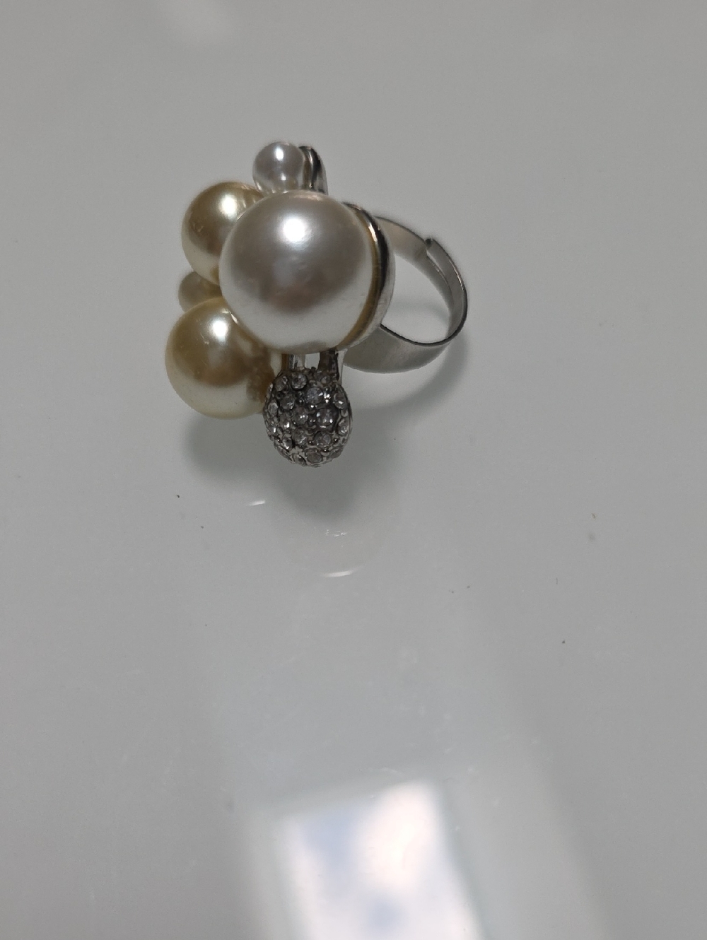 Elegant Pearl Cluster Cocktail Ring - Cream & White